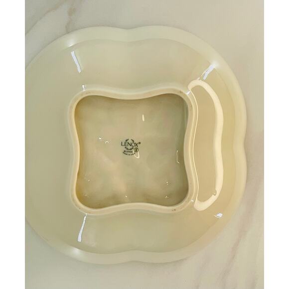 Lenox Winters Imprint Collection Serving Bowl Clover Shaped Ivory Gold Trim - Picture 3 of 7